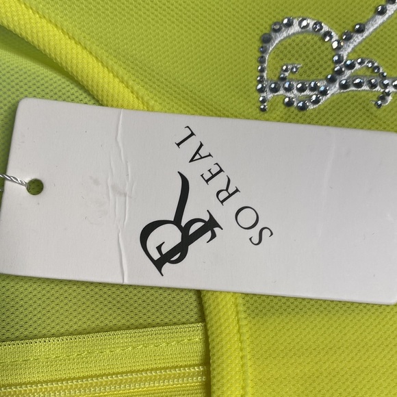 So real shear outfit set size xl and color is yellow. - Picture 4 of 4